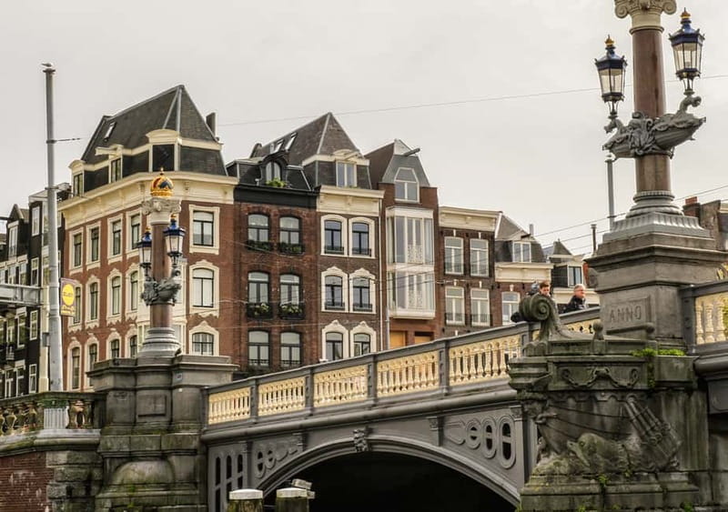 Amsterdam: German Canal Cruise with Unlimited Drinks Option - Electric power and the feel on board