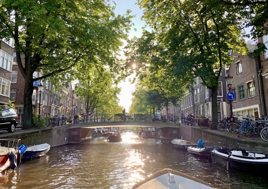 Amsterdam: German Canal Cruise with Unlimited Drinks Option - Herengracht and the canal belt