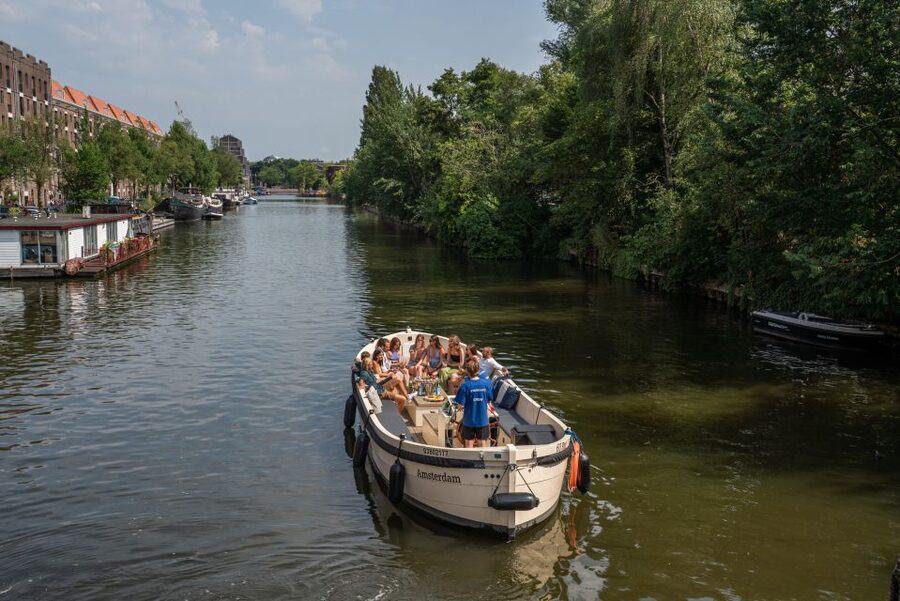 Amsterdam: German Guided Canal Cruise with on Board Bar - Basilica of Saint Nicholas and the maritime thread