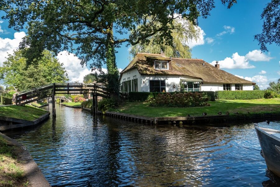 Amsterdam: Giethoorn Tour Scenic Cruise, Cheese & Free Time - Practical ways to make the day better