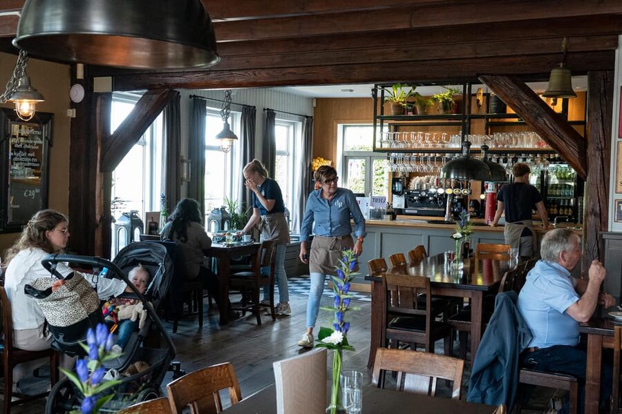 Amsterdam: Giethoorn Tour Scenic Cruise, Cheese & Free Time - Should you book the Giethoorn tour from Amsterdam?