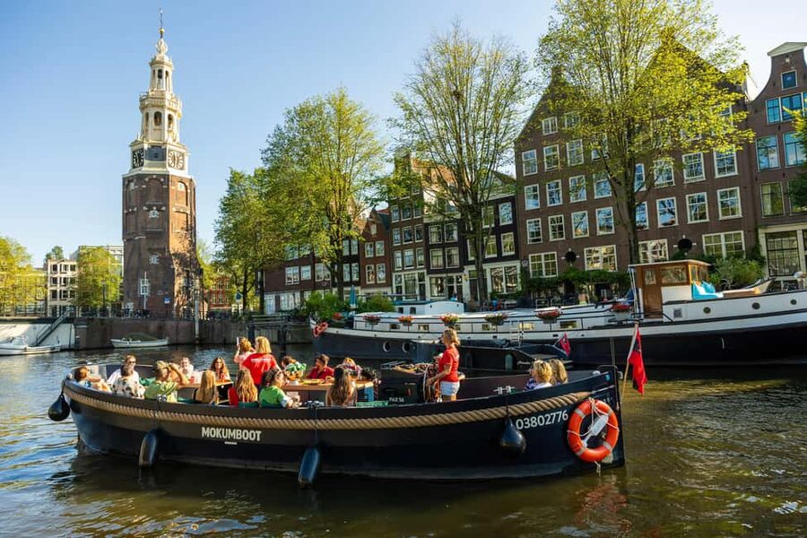 Amsterdam: Guided Open Boat Cruise Unlimited Drinks Option - Is the unlimited drinks option worth it?