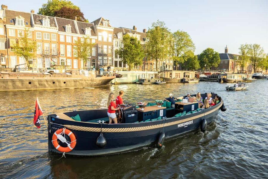 Amsterdam: Guided Open Boat Cruise Unlimited Drinks Option - Why an open boat works so well in Amsterdam