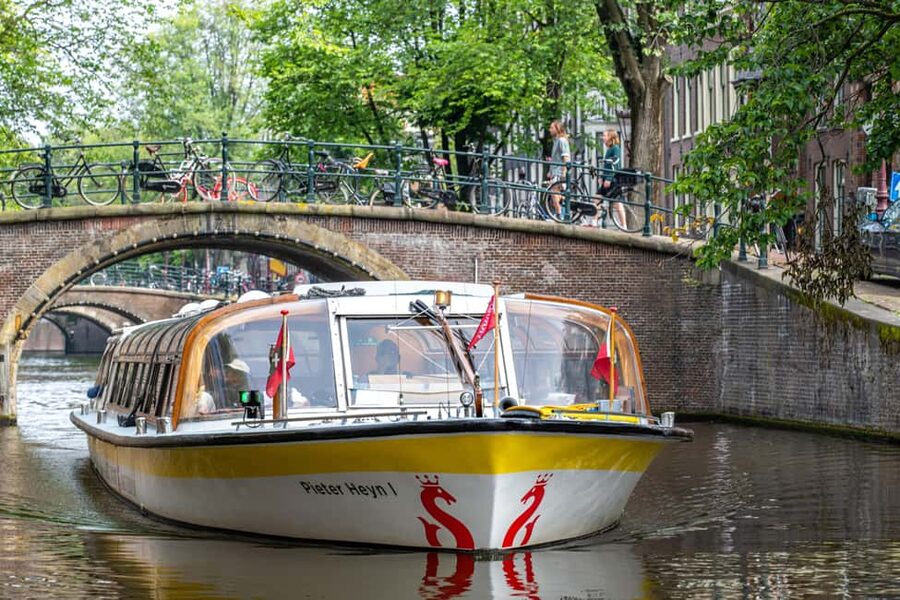 Amsterdam: Heated Canal Cruise Including Audioguide - Amsterdam from the water, not the pavement