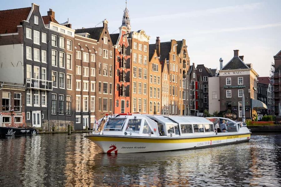 Amsterdam: Heated Canal Cruise Including Audioguide - Choosing between Damrak, Central Station, and the Rijksmuseum
