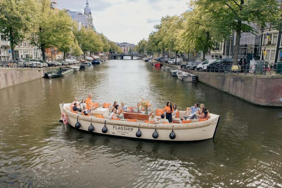 Amsterdam: Heated Canal Cruise with Unlimited Drinks & Bite - Who Will Enjoy This Canal Cruise Most?