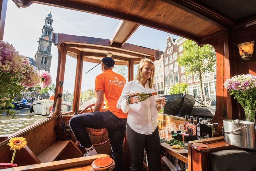 Amsterdam: Heated Canal Cruise with Unlimited Drinks & Bite - Choosing Unlimited Drinks and Snacks