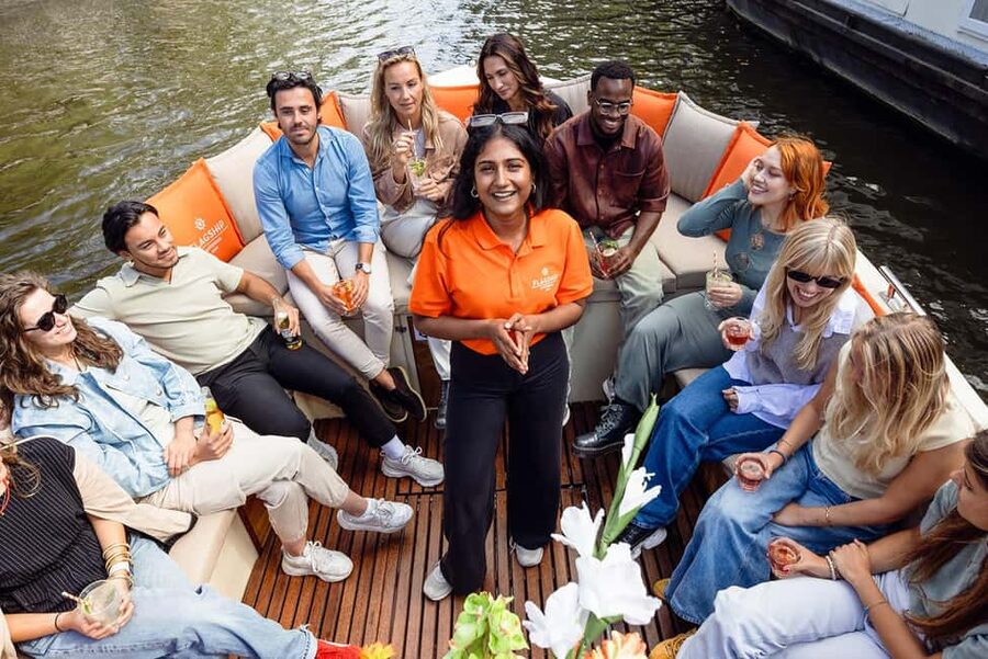 Amsterdam: Heated Canal Cruise with Unlimited Drinks & Bite - The Guides Make or Break the Ride