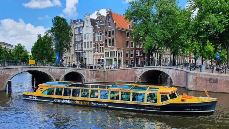 Amsterdam: Historic City Centre Canal Cruise - Inside the boat: comfort over showmanship