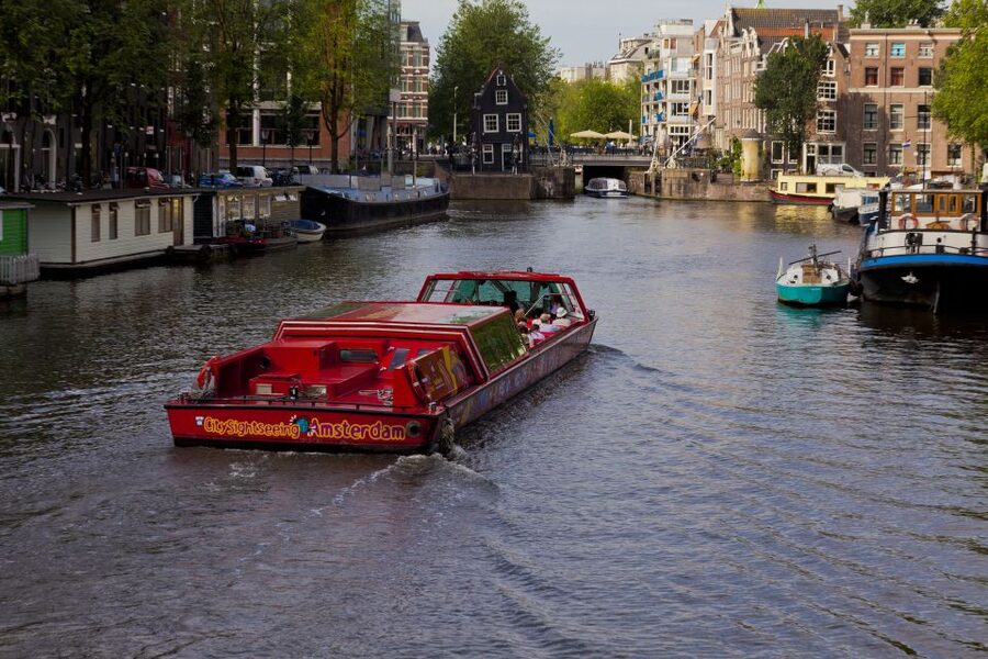 Amsterdam: Hop-On Hop-Off Bus and Boat options - Why the canal boat usually wins