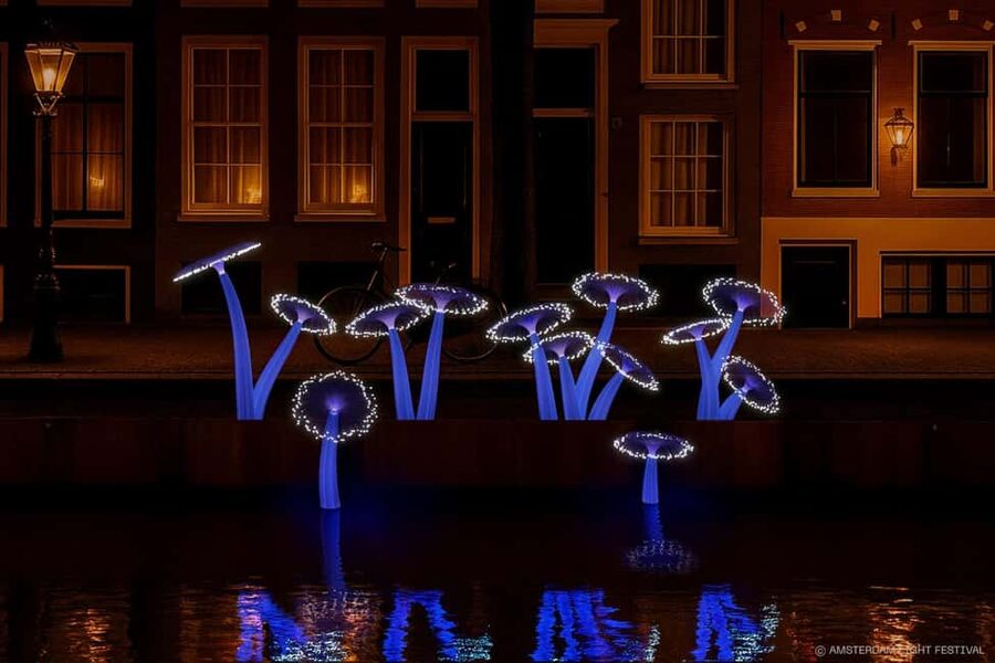 Amsterdam: Light Festival Boat+Unlimit.Drinks & Snack Option - Haarlemmersluis and the return route