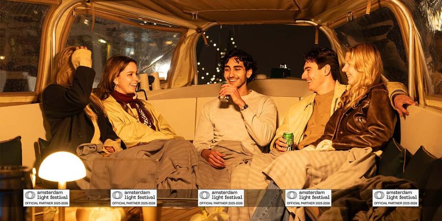 Amsterdam: Light Festival Boat+Unlimit.Drinks & Snack Option - How the guides shape the ride