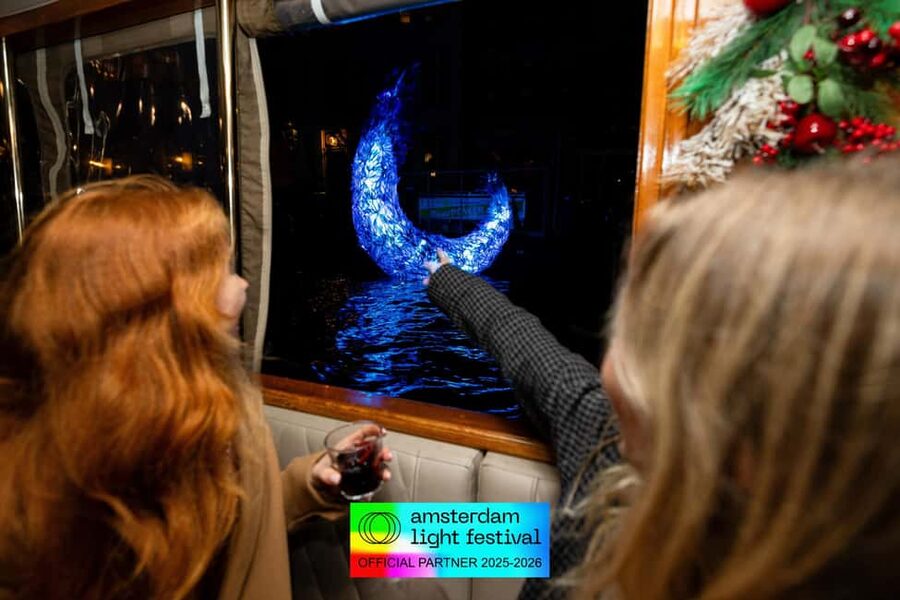 Amsterdam: Light Festival Cruise + Stroopwafel & Hot Choco - Golden Bend and the Canal Ring