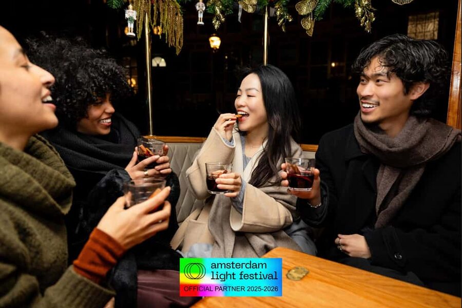 Amsterdam: Light Festival Cruise + Stroopwafel & Hot Choco - Nine Streets and Herengracht
