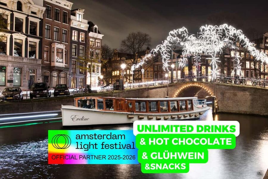 Amsterdam: Light Festival Heated Cruise + Hot Choco + Snack - Why a winter canal cruise works so well