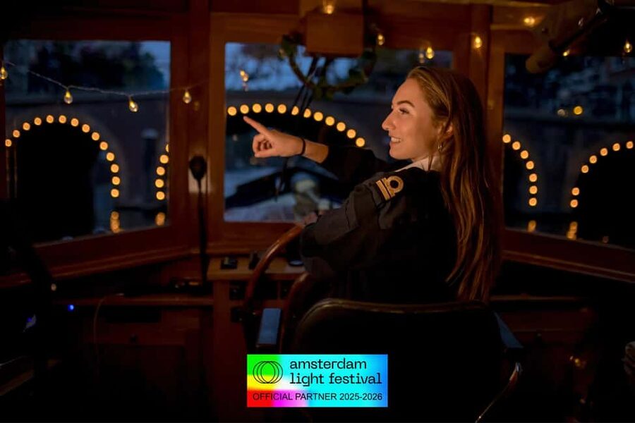 Amsterdam: Light Festival Heated Cruise + Hot Choco + Snack - Het Scheepvaartmuseum and Nieuwe Herengracht