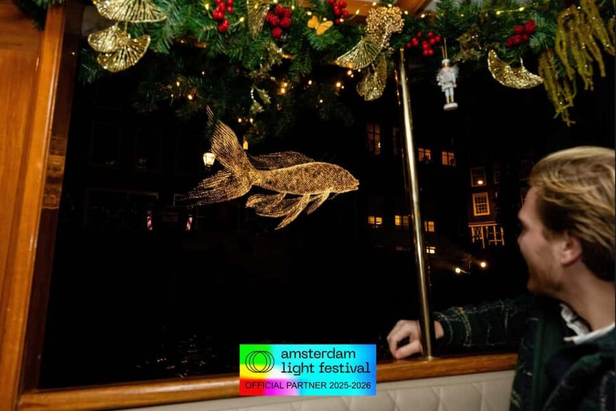 Amsterdam: Light Festival Heated Cruise + Unl Drinks & Snack - Haarlemmersluis and Amsterdam Centraal