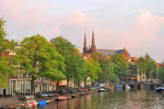 Amsterdam Luxury Canal Cruise + Unlimited Drinks & Bites option - Key points before you book