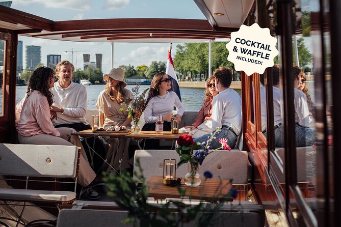 Amsterdam: Luxury Saloon Boat Cruise with Cocktails & Waffle - A one-hour cruise with a drink in your hand
