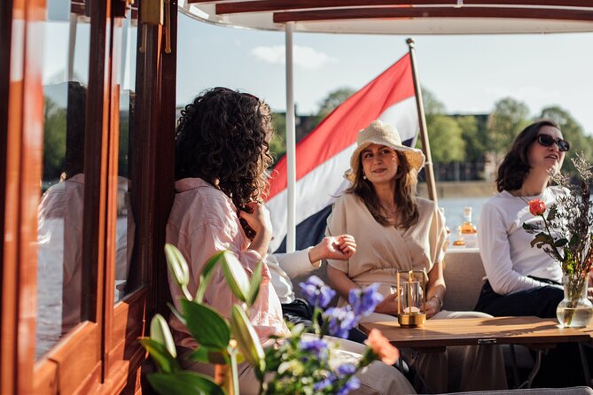 Amsterdam: Luxury Saloon Boat Cruise with Cocktails & Waffle - The route through Amsterdam’s old center
