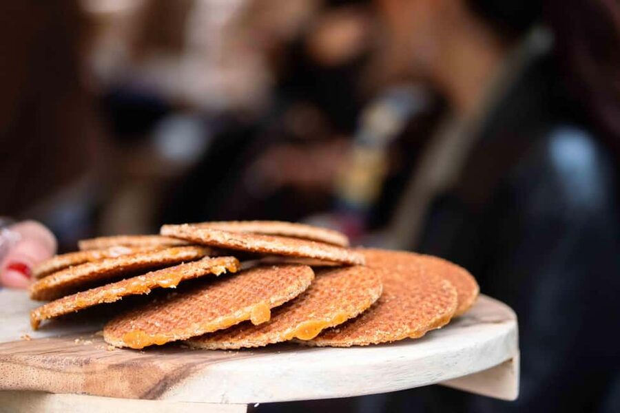 Amsterdam: Luxury Saloon Boat Cruise with Cocktails & Waffle - Should you book it?