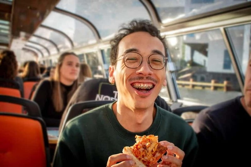 Amsterdam: Pizza Cruise with New York Pizza & Drinks - Boarding at Lovers Canal Cruises
