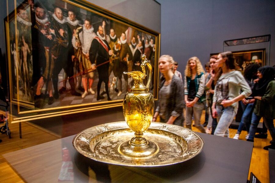 Amsterdam: Rijksmuseum Entry Ticket and Canal Cruise Combo - Use the 19-language audio guide