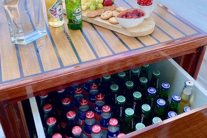 Amsterdam Small-Group Canal Cruise Including Snacks and Drinks - What the food and open bar are really worth