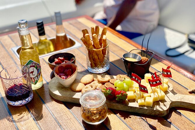 Amsterdam Small-Group Canal Cruise Including Snacks and Drinks - Daylight, evening lights, and cold-weather comfort