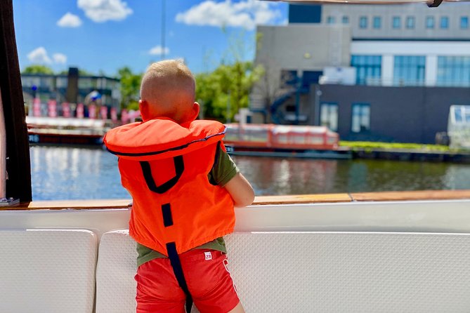Amsterdam Small-Group Canal Cruise Including Snacks and Drinks - Who will get the most from this cruise