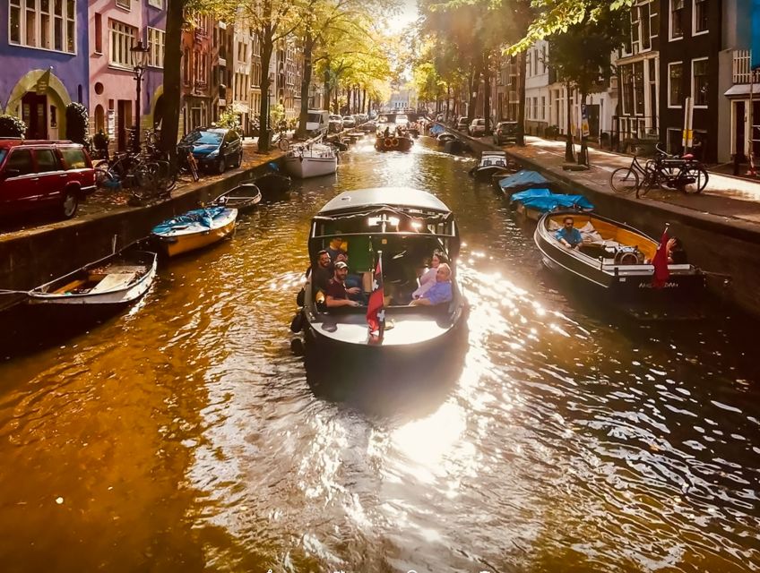 Amsterdam: Smoke and Lounge City Boat Cruise - A low-key way to see Amsterdam from the canals