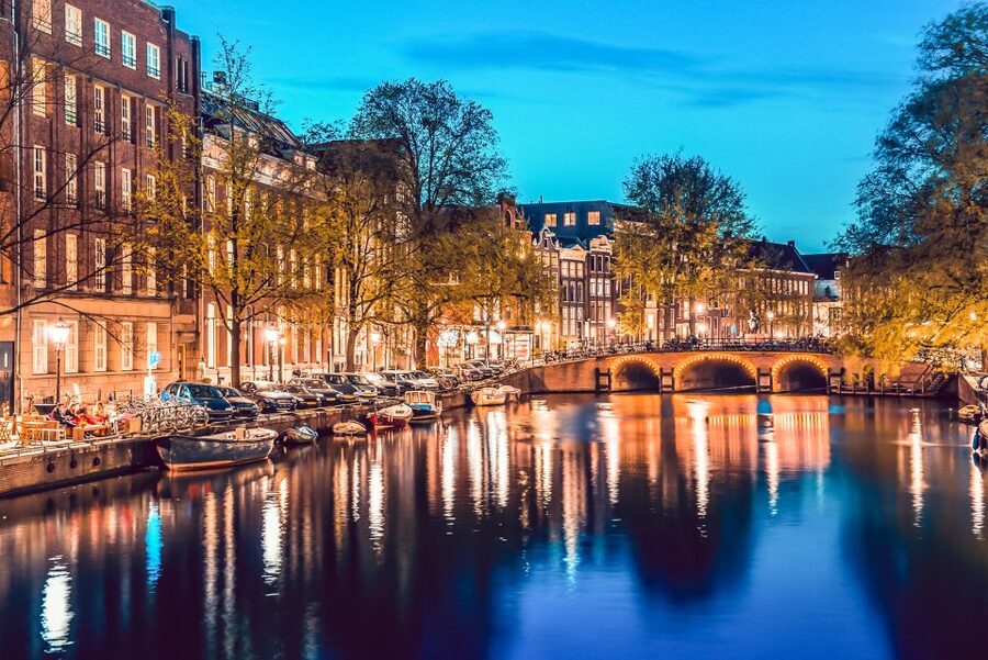 Amsterdam: Smoke and Lounge City Boat Cruise - Who will enjoy this cruise most