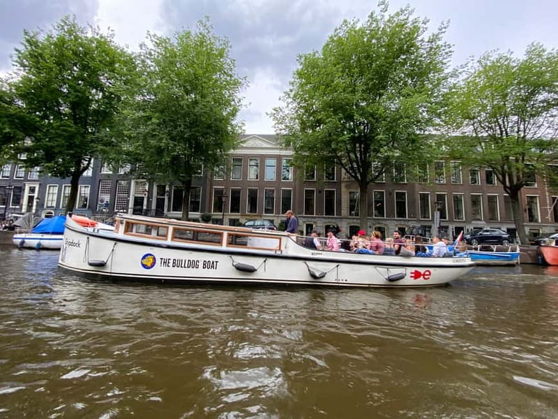 Amsterdam: The Bulldog Boat Smoke-Friendly Cruise & 2 Drinks - Who will enjoy this most