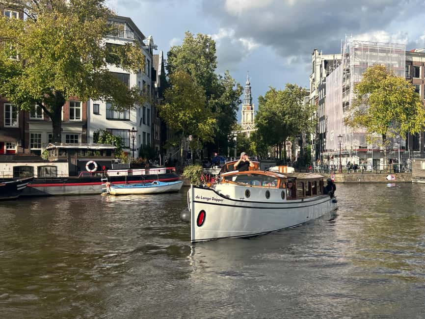 Amsterdam: The Bulldog Boat Smoke-Friendly Cruise & 2 Drinks - Boarding the half-open Bulldog Boat
