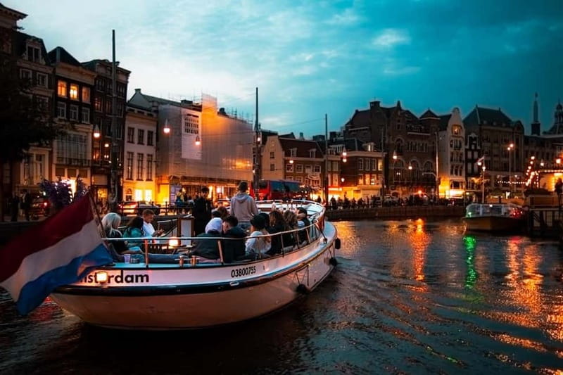 Amsterdam: The Bulldog Boat Smoke-Friendly Cruise & 2 Drinks - Choosing the best departure time
