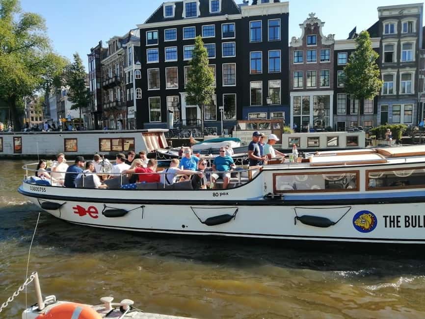 Amsterdam: The Bulldog Boat Smoke-Friendly Cruise & 2 Drinks - Finding the boat beside Central Station