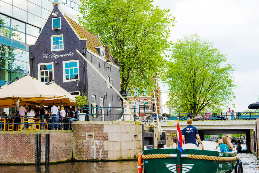 Amsterdam: The Newest Canal Cruise with Drink Option - The skippers make the difference