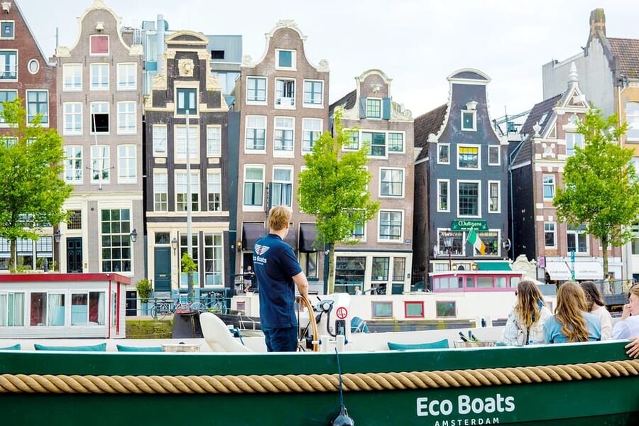 Amsterdam: The Newest Canal Cruise with Drink Option - Who will enjoy this one-hour cruise