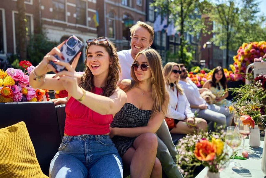 Amsterdam: The Original Flower Boat with Local Guide and Bar - Herengracht: the longest scenic stretch