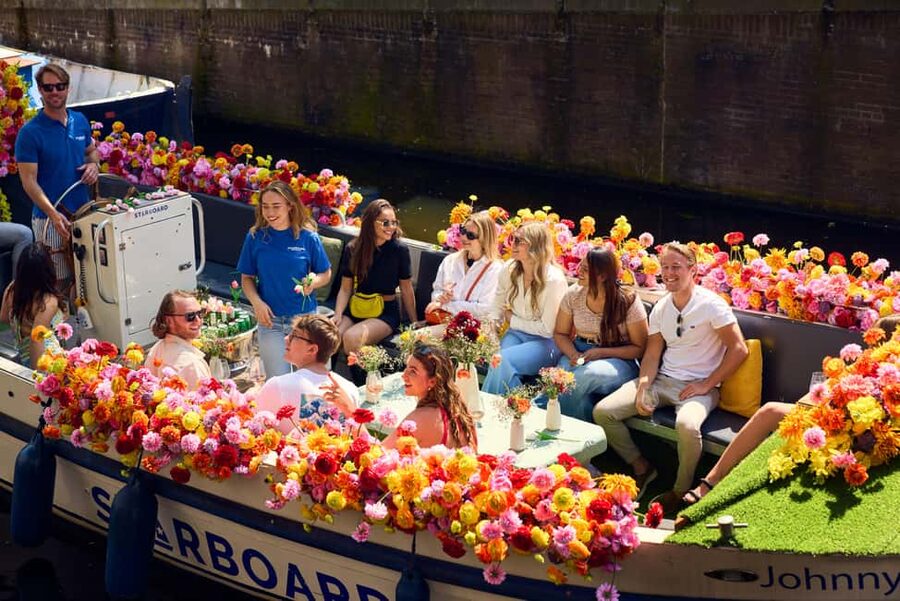 Amsterdam: The Original Flower Boat with Local Guide and Bar - The Skinny Bridge in two minutes