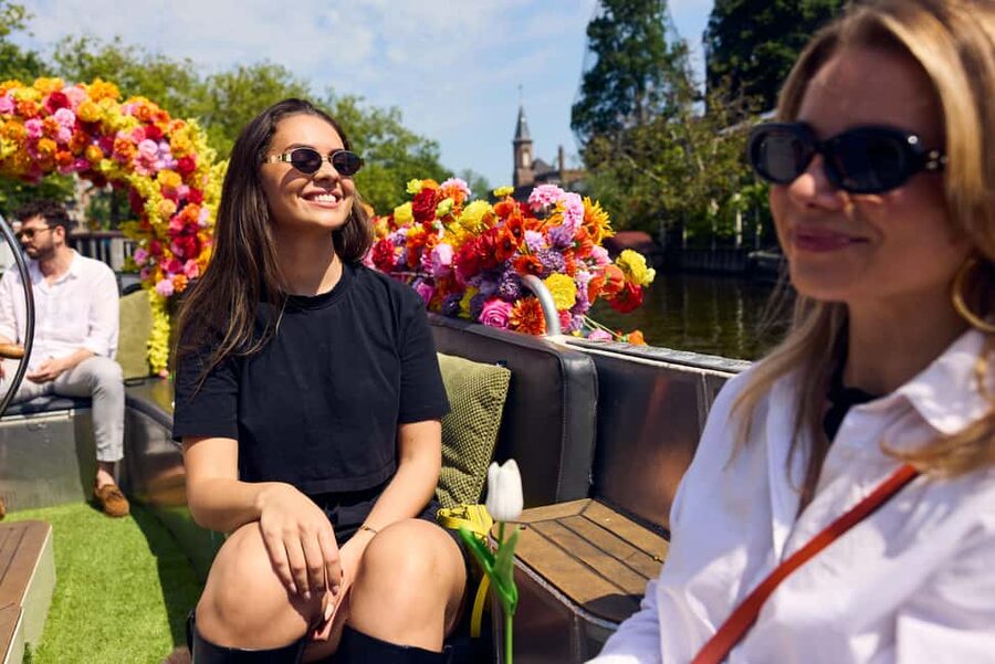 Amsterdam: The Original Flower Boat with Local Guide and Bar - Prinsengracht and the heart of the ride