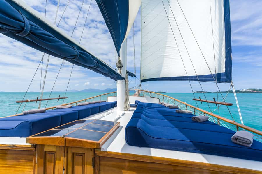 Ang Thong Full-Day Discovery Cruise from Koh Samui - The long crossing from Koh Samui to Ang Thong