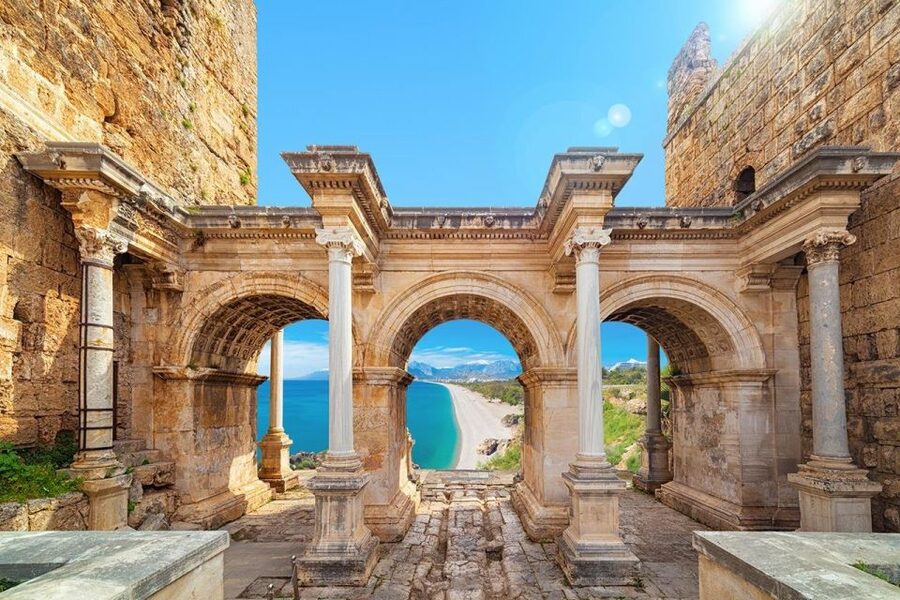 Antalya: Guided Old Town Tour with Boat Trip and Lunch - Walking through Kaleiçi and its Ottoman streets