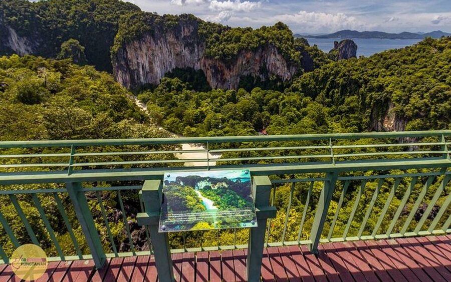 Ao Nang: Hong Islands Tour by Speedboat or Longtail Boat - Ko Pak Bia: lunch, water, and the longest pause