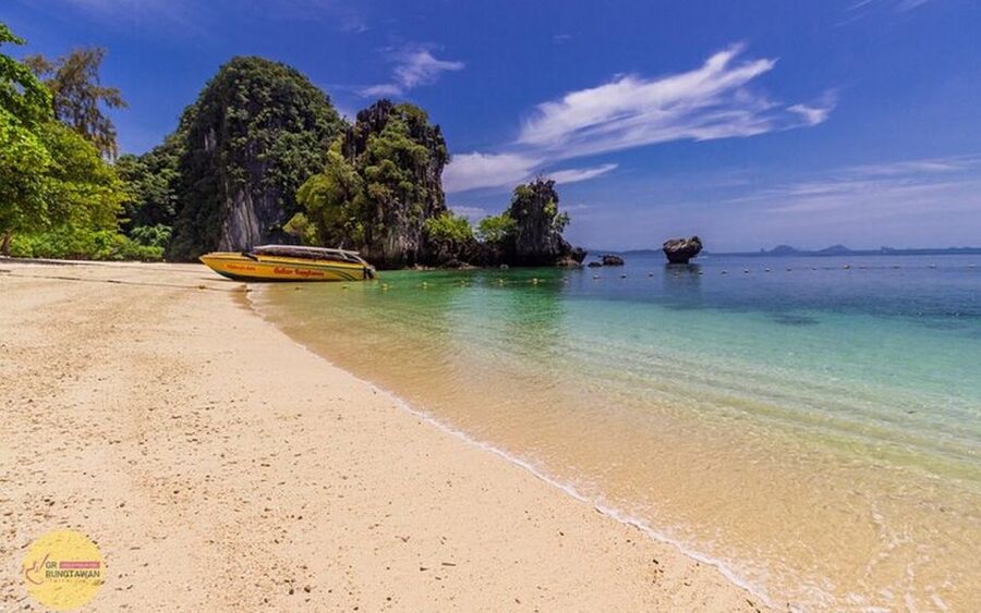 Ao Nang: Hong Islands Tour by Speedboat or Longtail Boat - Hong Island beach: your main hour in the sand