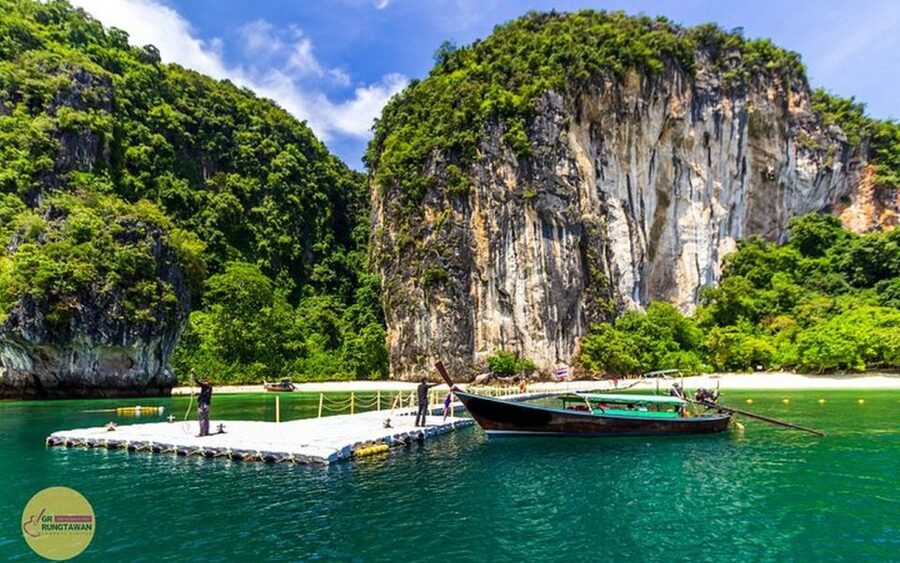 Ao Nang: Hong Islands Tour by Speedboat or Longtail Boat - Choosing between the speedboat and longtail boat