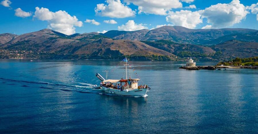 Argostoli: Full-Day Traditional Boat Cruise with Lunch - Xi Beach and the red clay spa stop