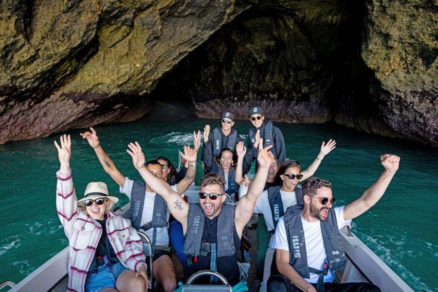 Armação de Pêra: Benagil Caves and Secret Beaches Boat Trip - What the guides add to a fast one-hour trip