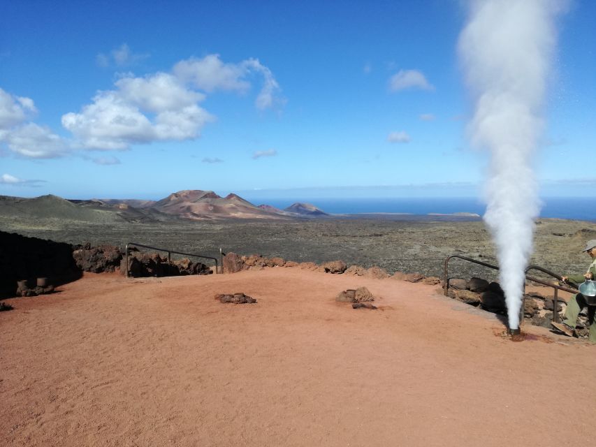 Arrecife: Timanfaya and Green Lagoon for Cruise Passengers - La Geria, where wine grows in black ash