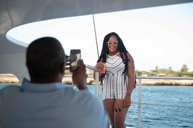 Aruba Sunset Sail with Appetizers and Open Bar - Junior, Brandon, Lizzie, and the crew’s role